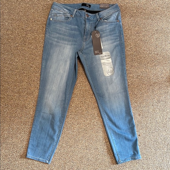 Women's light Stonewash Blue Jeans - Picture 1 of 8